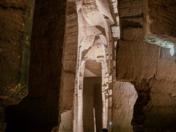 L’enfilade de cave, par la nouvelle enfilade de cave avec un visiteur - _5 PictBySim