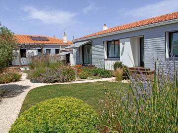 236965 - Espace extérieur, accès aux chambres. Clévacances France