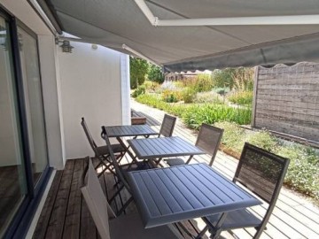 236970 - Terrasse commune aux hôtes Clévacances France