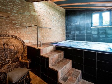 40263 - Spa privé avec jacuzzi d'exception... Découvrez l'Offre ''Spa de Minuit'': champagne, fraises et chantilly... Clévacances France