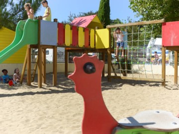 airedejeuxenfants_pareepreneau_sainthilairederiez camping parée préneau