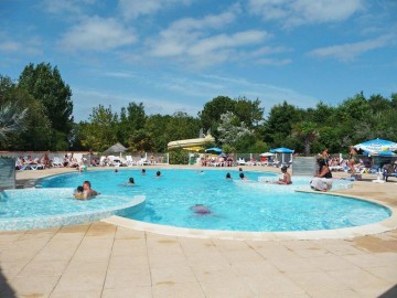 (c) le Clos Cottet