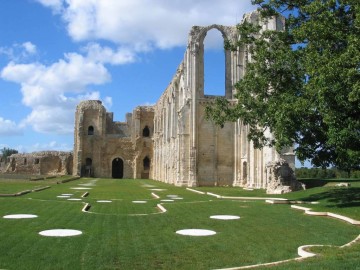 Cathédrale-abbaye-maillezais-85-pcu (c) D Fugère
