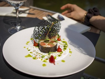Terrasse restaurant-la-pommeraye-mauges-sur-loire-anjou ©FRANCOIS CRAMPON PHOTO VIDEO