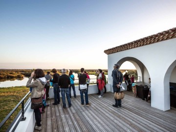 Panorama sur le lac depuis l'ancien pavillon de chasse du parfumeur Guerlain