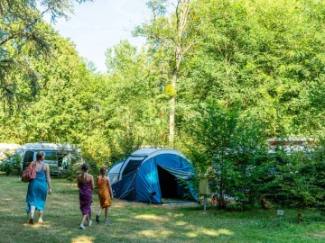 Emplacement nu - camping le Pont des Fées - Baugé ©Sebastien GAUDARD