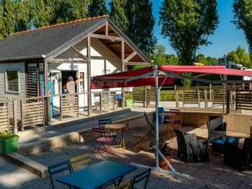Terrasse - camping le Pont des Fées - Baugé ©Sebastien GAUDARD