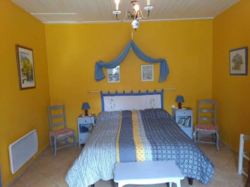 GITE La Petite Folie_MAREUIL SUR LAY DISSAIS_Chambre 1-160x200 COLLIN B