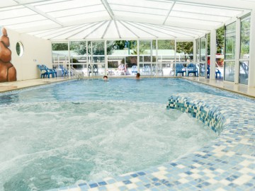 piscinecouverte_pareepreneau_sainthilairederiez camping parée préneau
