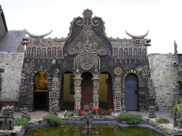 Porte de la Lune Musée Robert Tatin