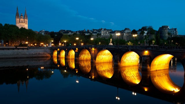 Cathédrale St-Maurice et pont de Verdun