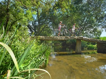 Ancien pont mégalithique au-dessus du Thouet - Artannes-sur-Thouet - Anjou