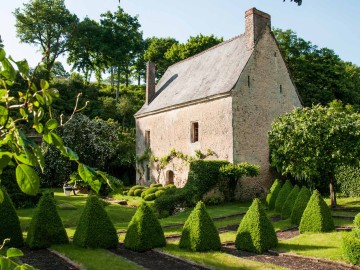 Prieuré de Vauboin - jardin clos intimiste.	© Stevan Lira - Vallée du Loir