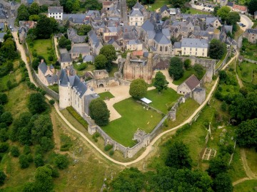 Sainte-Suzanne vue du ciel