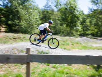 VTT à la base de loisirs de Brûlon ©ADTVS / CEMJIKA