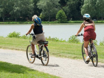 Activité Vélos à la base de loisirs de Brûlon Office de Tourisme Vallée de la Sarthe / Stevan Lira